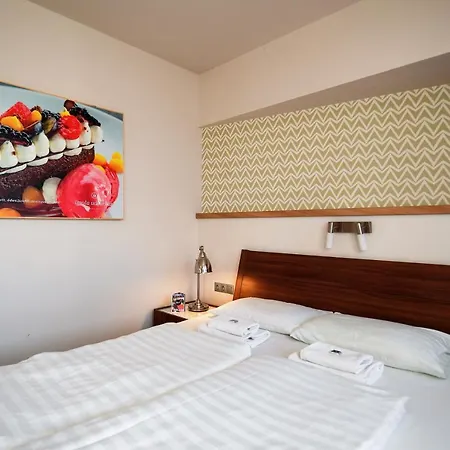 Imola Udvarhaz Dessert 3* إغير