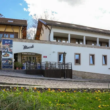 Imola Udvarhaz Dessert Hotel