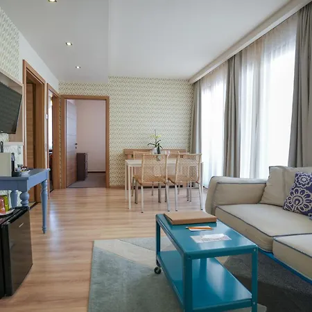 Imola Udvarhaz Dessert Hotel 3*