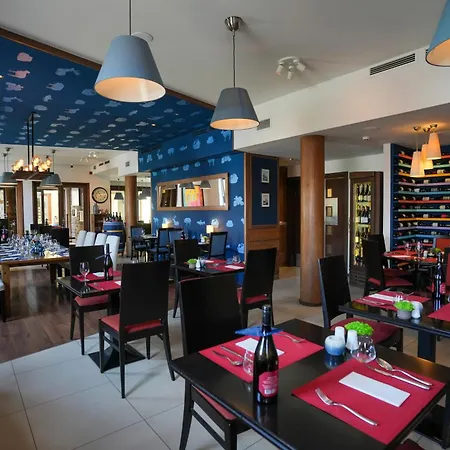 Imola Udvarhaz Dessert ホテル エゲル