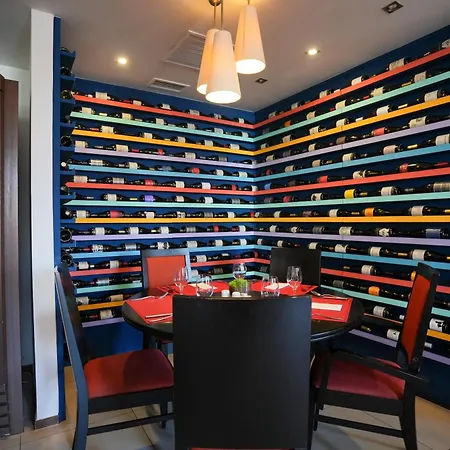 Imola Udvarhaz Dessert Hotel 3*