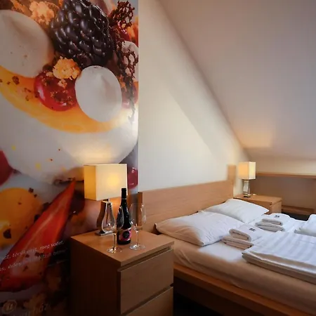 Imola Udvarhaz Dessert 3*
